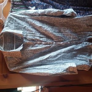 Liz Claiborne Women's Button down blouse. Lightweight cotton.